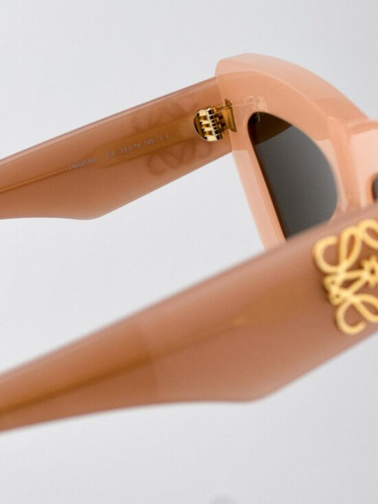 Loewe Women Sunglasses – Nude Pink/Brown Cat Eye Frame (LW40145F 72E)